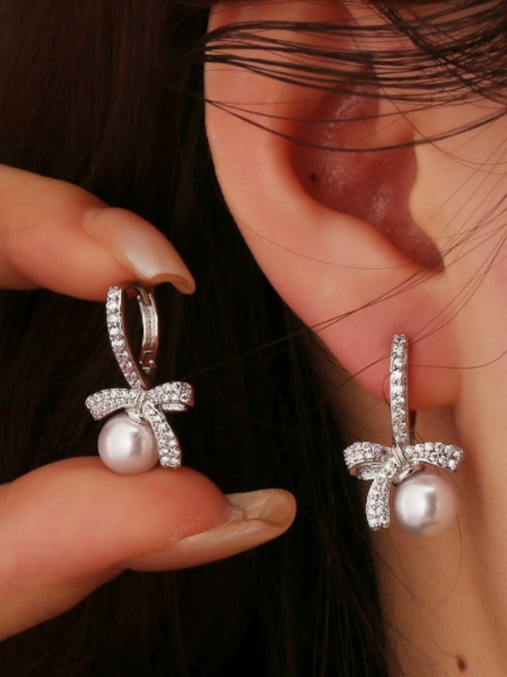 Bow-shaped pearl earrings